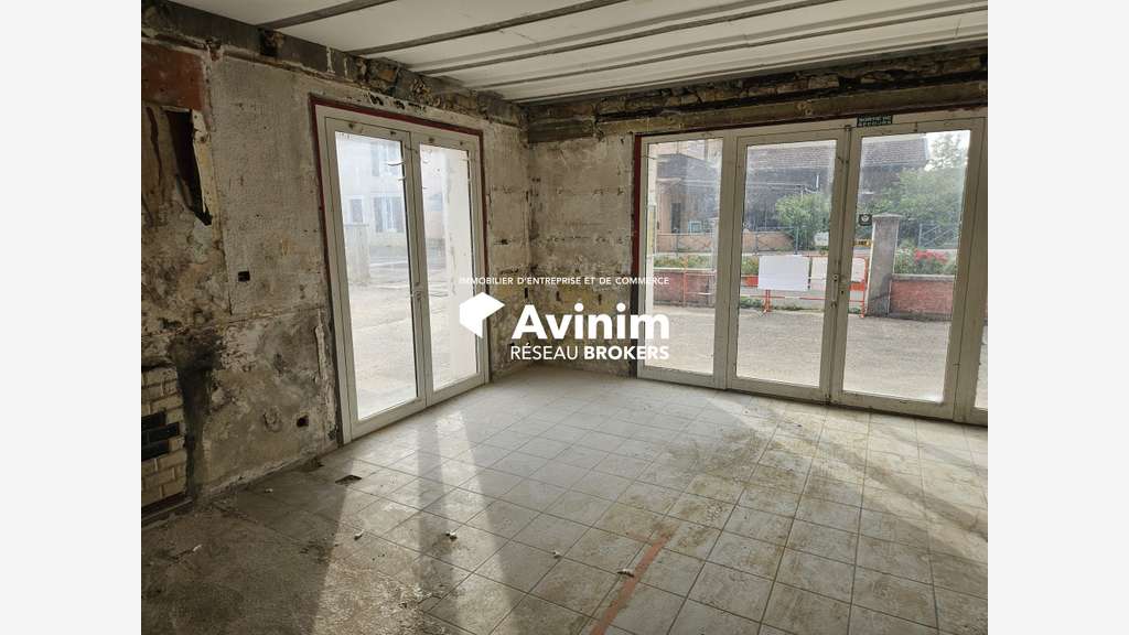 A louer locaux commerciaux 384m² à Villereversure