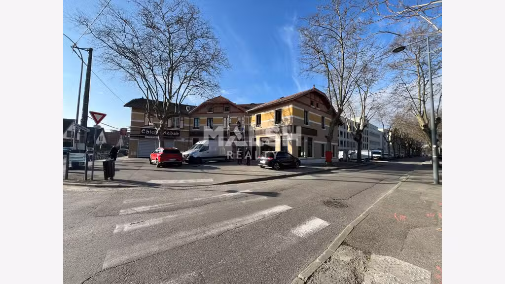 Locaux commerciaux 141m² à louer à Villeurbanne