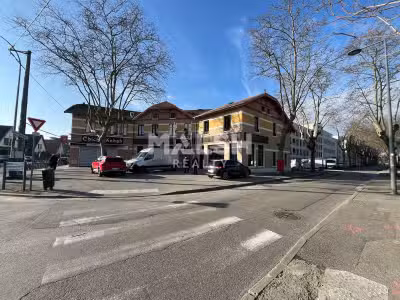 Locaux commerciaux 141m² à louer à Villeurbanne