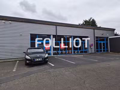 A louer beau local dans zone commerciale de Vire