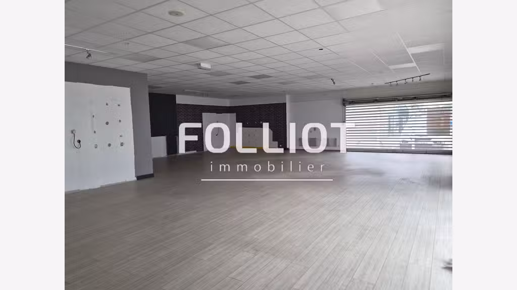 A louer beau local 186m² zone commerciale de Vire