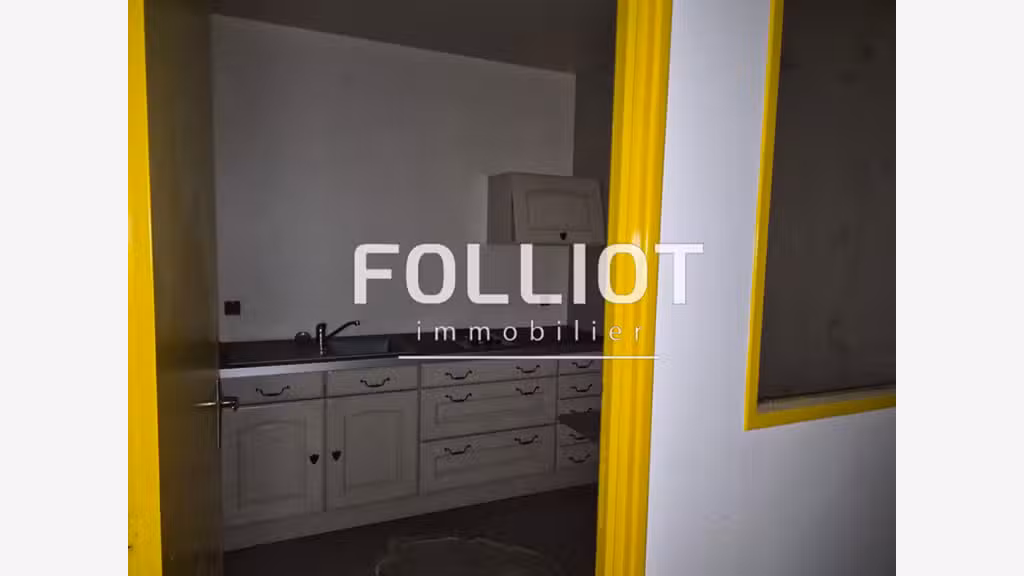 A louer beau local 186m² zone commerciale de Vire