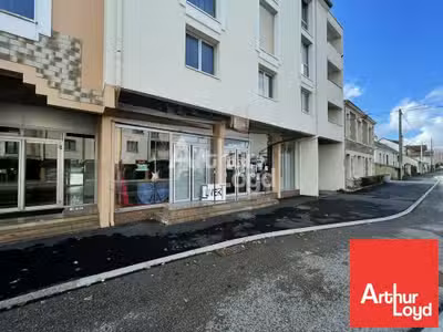 Local commercial 117m² Poitiers proche Patinoire 
