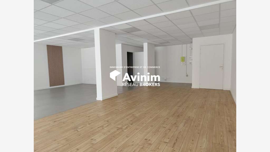 A louer cellule commerciale neuve à Voiron  