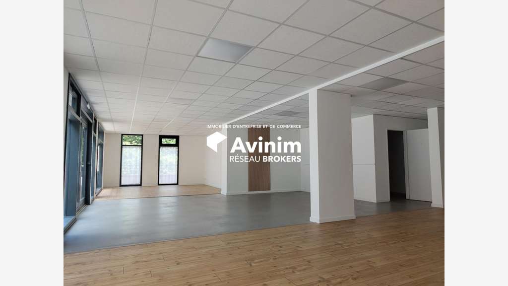 A louer cellule commerciale neuve à Voiron  