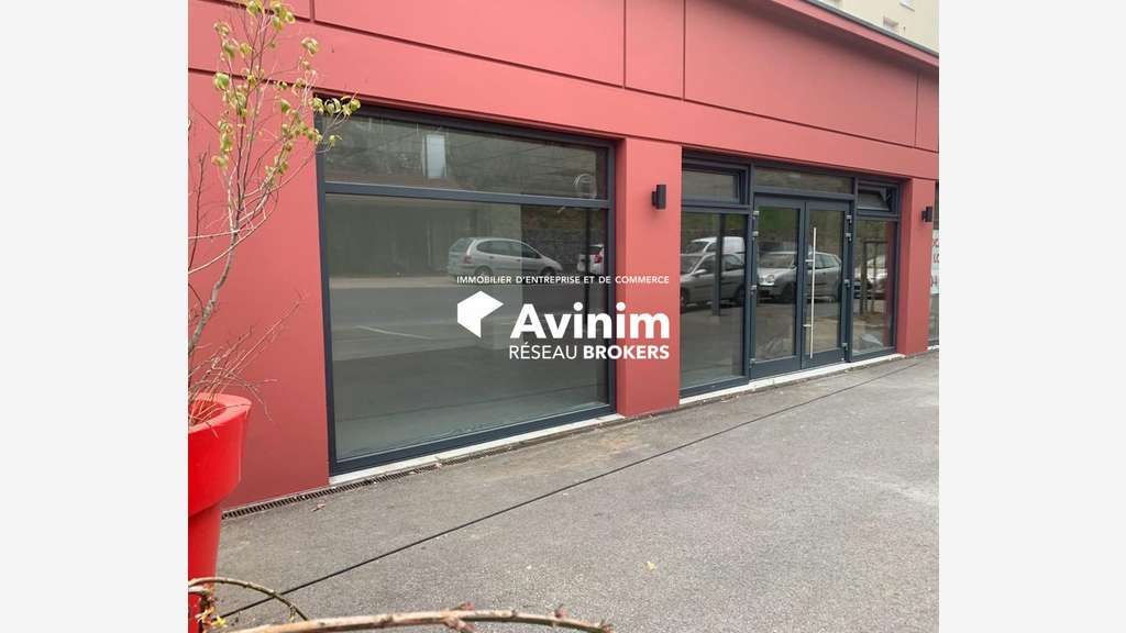 A louer cellule commerciale neuve à Voiron  