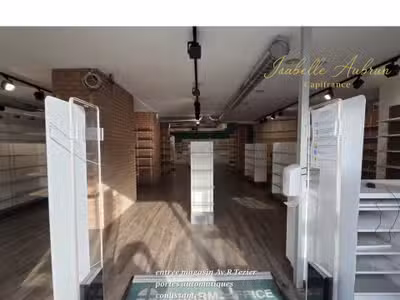 Locaux à louer emplacement N° 1 à Voiron  