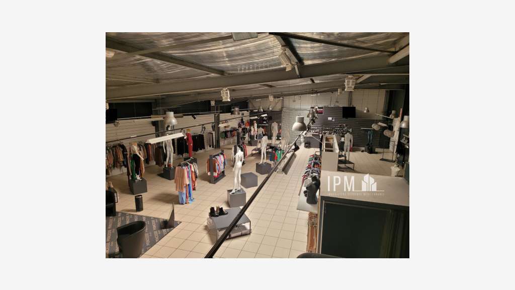 A louer local commercial 610m² Saint-Mitre ZAC