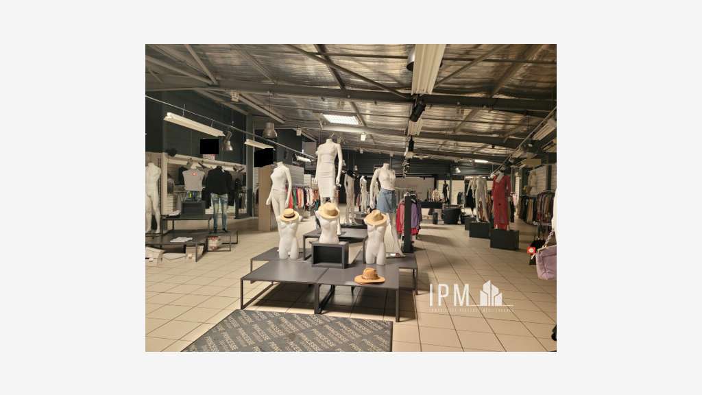 A louer local commercial 610m² Saint-Mitre ZAC
