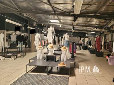 A louer local commercial 610m² Saint-Mitre ZAC