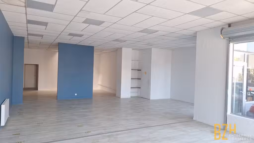 A louer local commercial rénové 120m² à Vannes