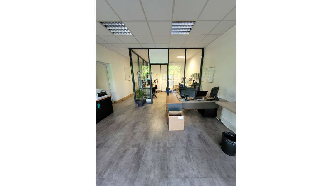 A louer local d'activité 300m² à Irigny A 450 A7