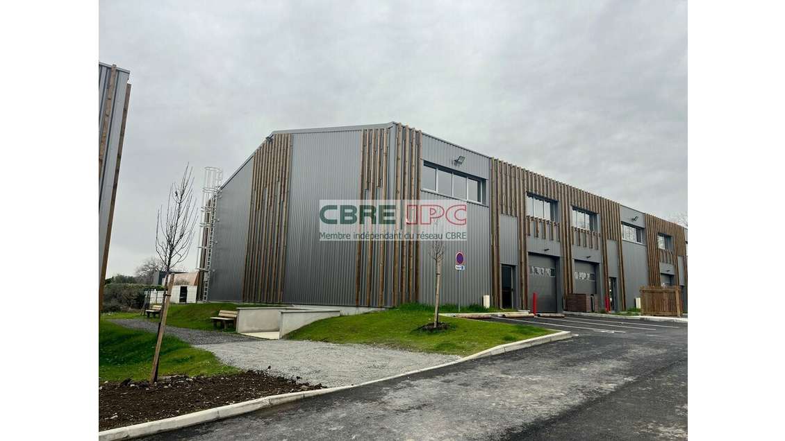 A louer local d'activité de 500m² en za à Pau Nord