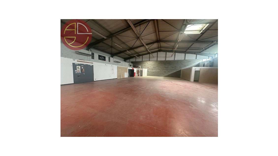 A louer local d'activité 1200m² à Toulouse Thibaud