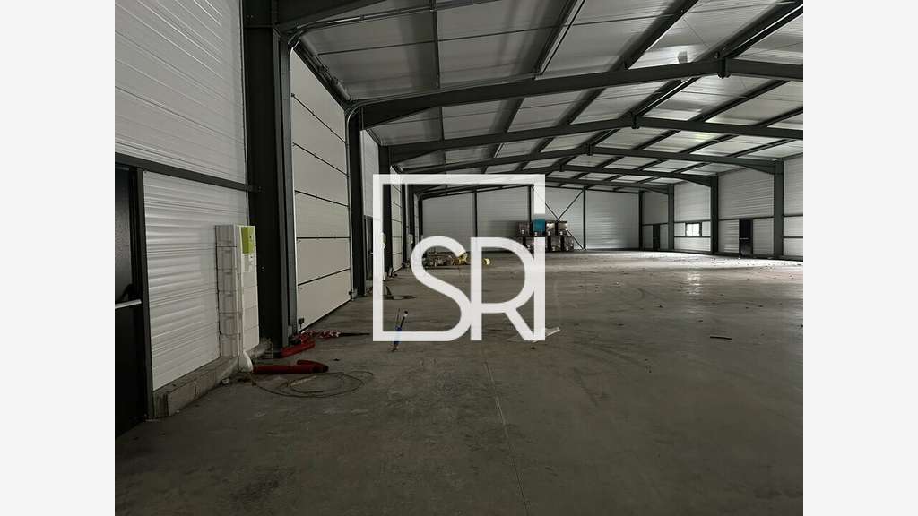 Local d'activité neuf 1200m² à louer ZA Cusset