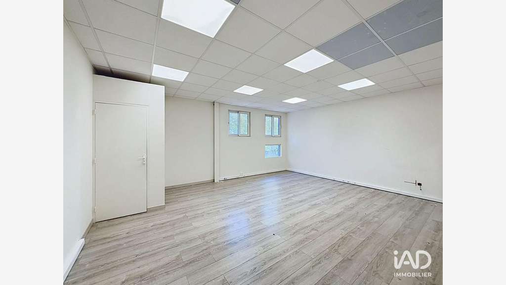 A louer local d’activité 270m² à Brie-Comte-Robert