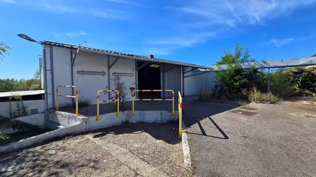 Local d'activité 396m² accès poids lourds à Chalon