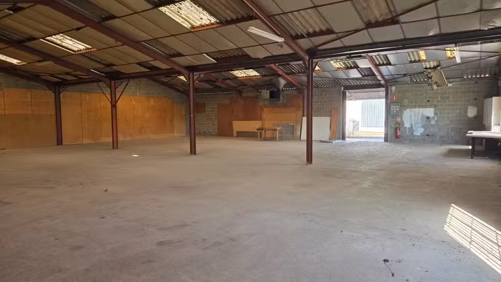 Local d'activité 396m² accès poids lourds à Chalon