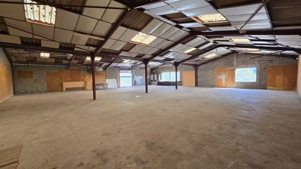 Local d'activité 396m² accès poids lourds à Chalon