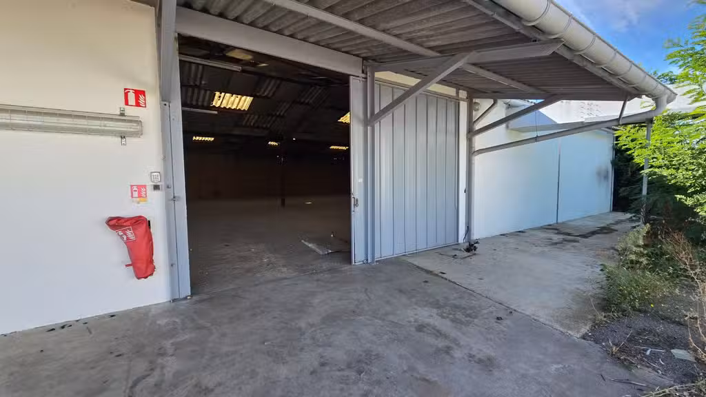 Local d'activité 396m² accès poids lourds à Chalon