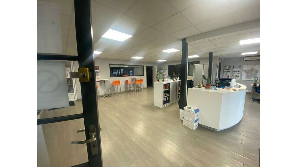 A louer local d'activité 563m² Ergué-Gabéric RN165