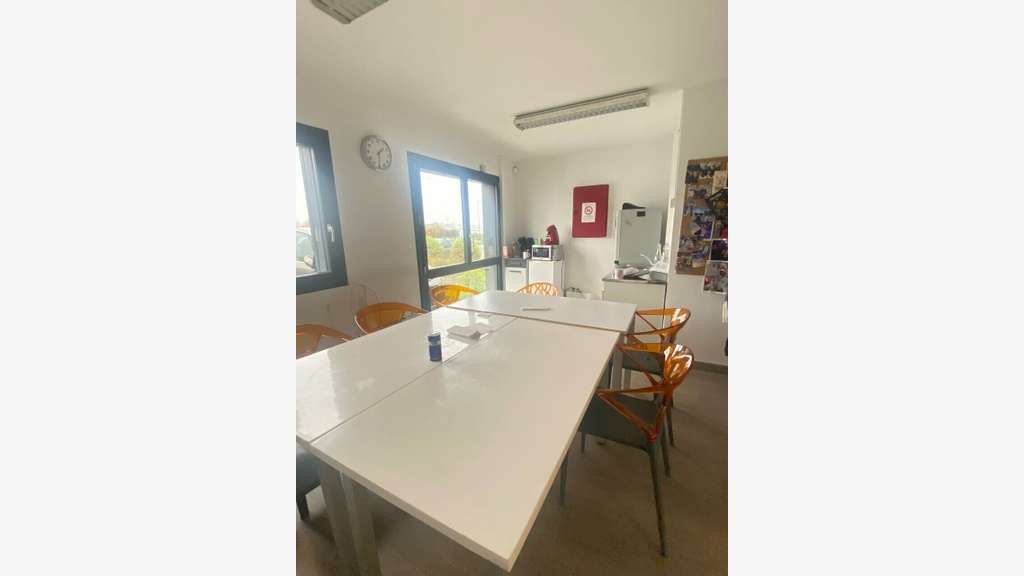 A louer local d'activité 563m² Ergué-Gabéric RN165