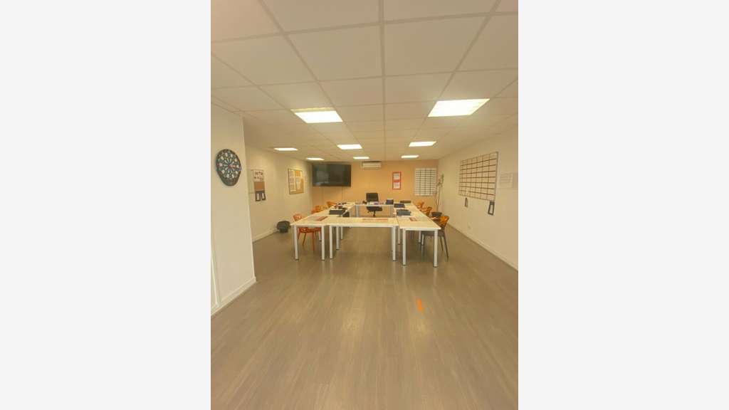 A louer local d'activité 563m² Ergué-Gabéric RN165