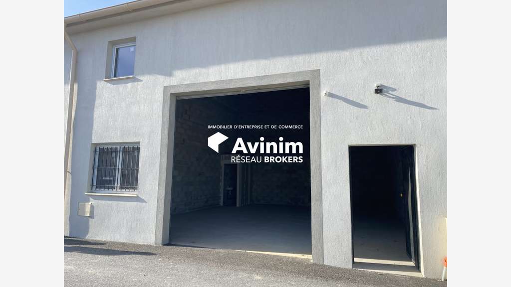 A louer entrepôt neuf 80m² en ZA à Fayence