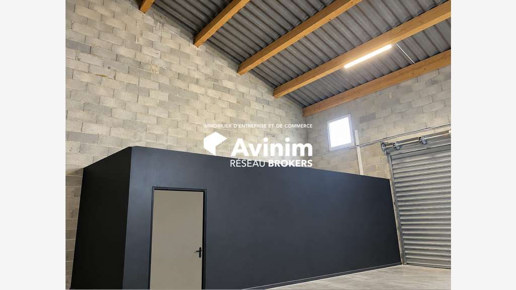 A louer entrepôt neuf 80m² en ZA à Fayence