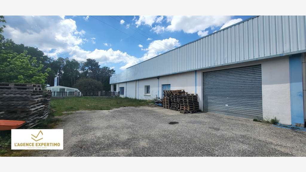 Local d'activité 400m² sur 2000m² à Grillon