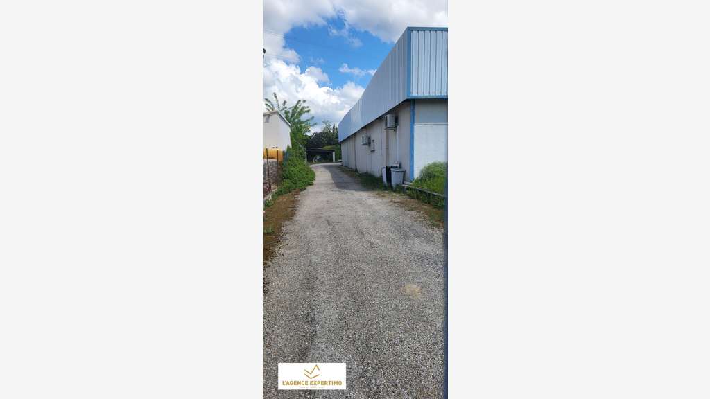 Local d'activité 400m² sur 2000m² à Grillon