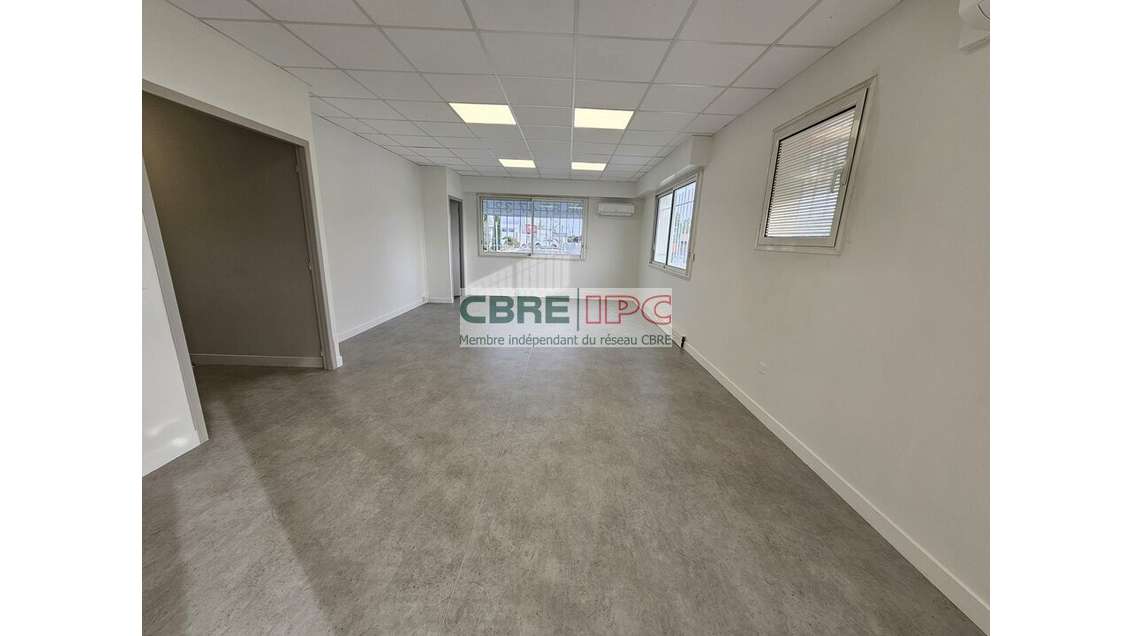 A louer local d'activité 608m² à Lons Induspal 