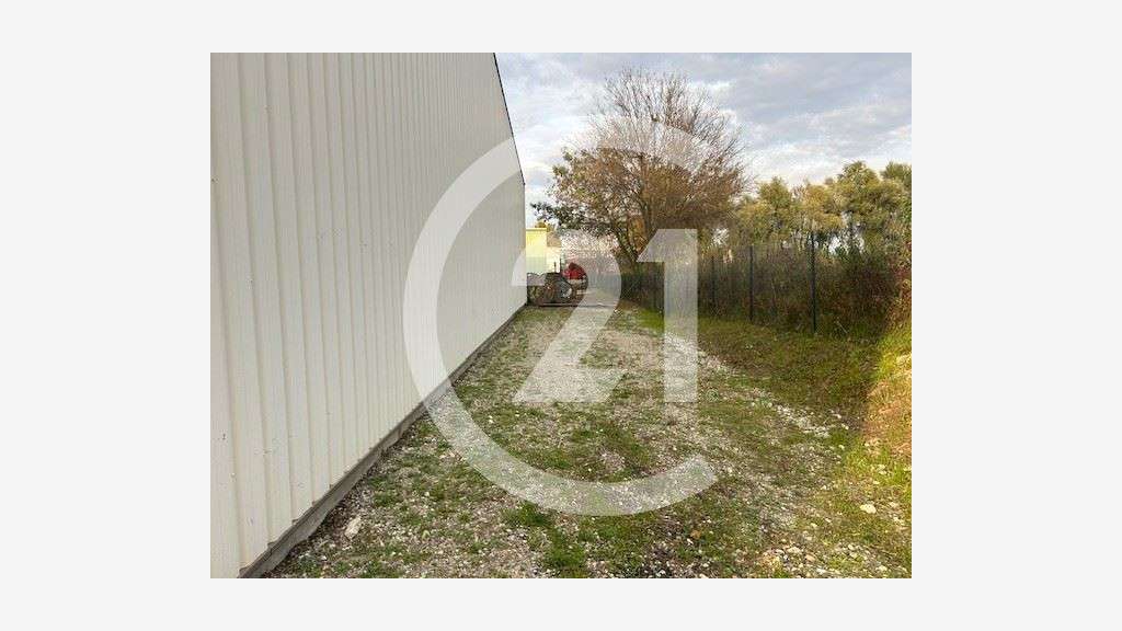A louer local d'activité 996m² à Loriol-sur-Drôme
