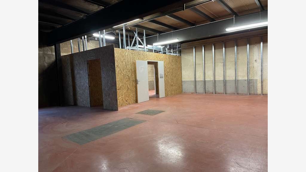 A louer local 709m² empl stratégique à Maxeville