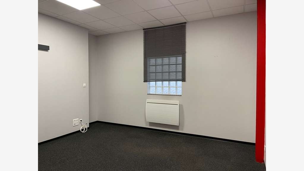 A louer local 709m² empl stratégique à Maxeville