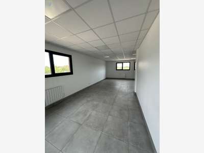 A louer local d'activité 330m² à Meung-sur-Loire