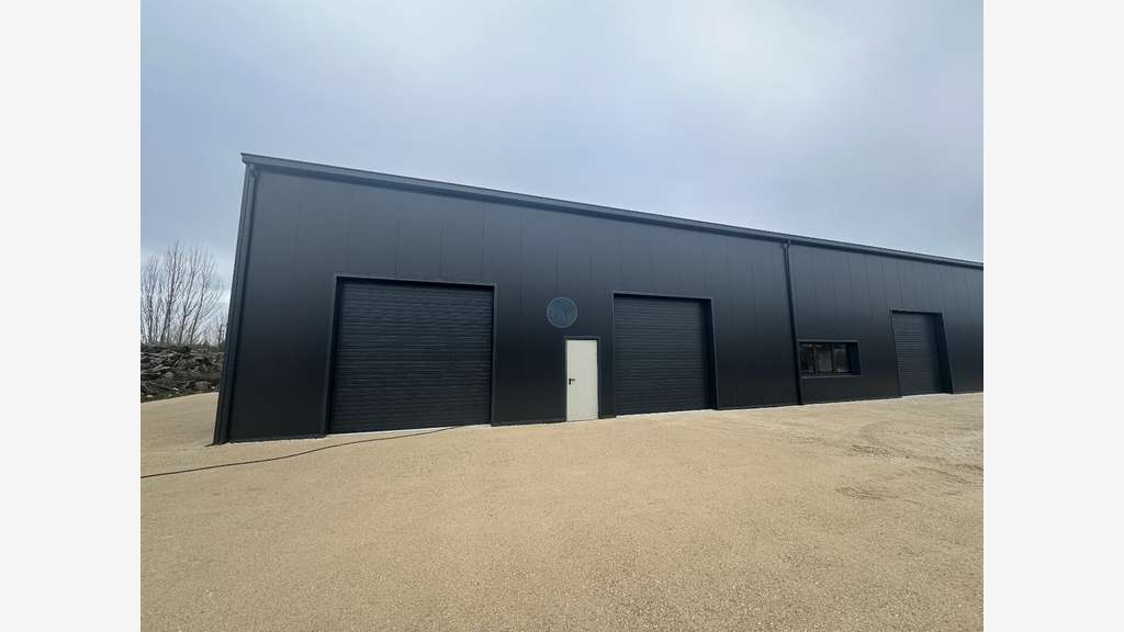 A louer local activité neuf 250m² Meung sur Loire