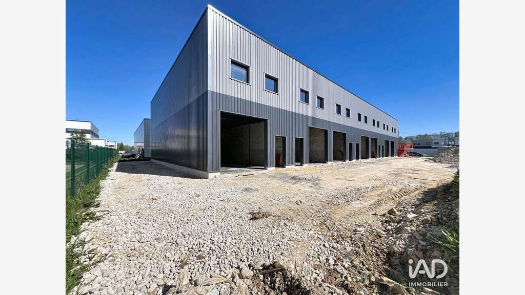 A louer local neuf 162m² à Saint-Pierre-du-Perray