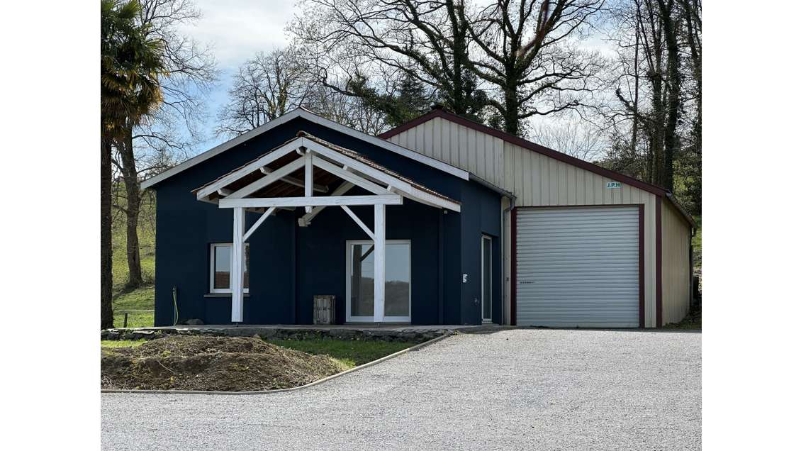 A louer local d'activité très bien exposé à Oloron