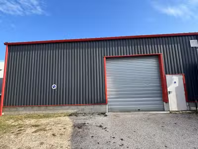 A louer local activité 210m² avec bureau à Peujard