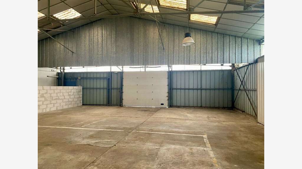 A louer local d'activité 450m² à Quimper RN165