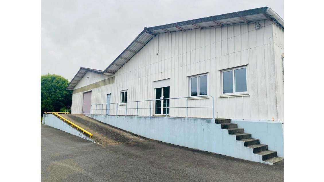A louer local d'activité 450m² à Quimper RN165