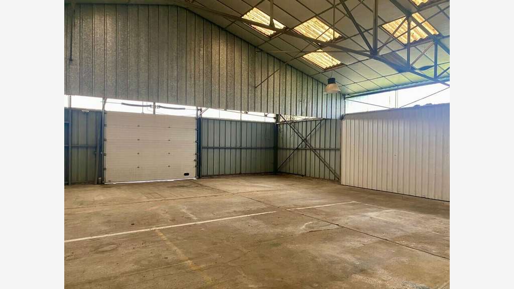 A louer local d'activité 450m² à Quimper RN165