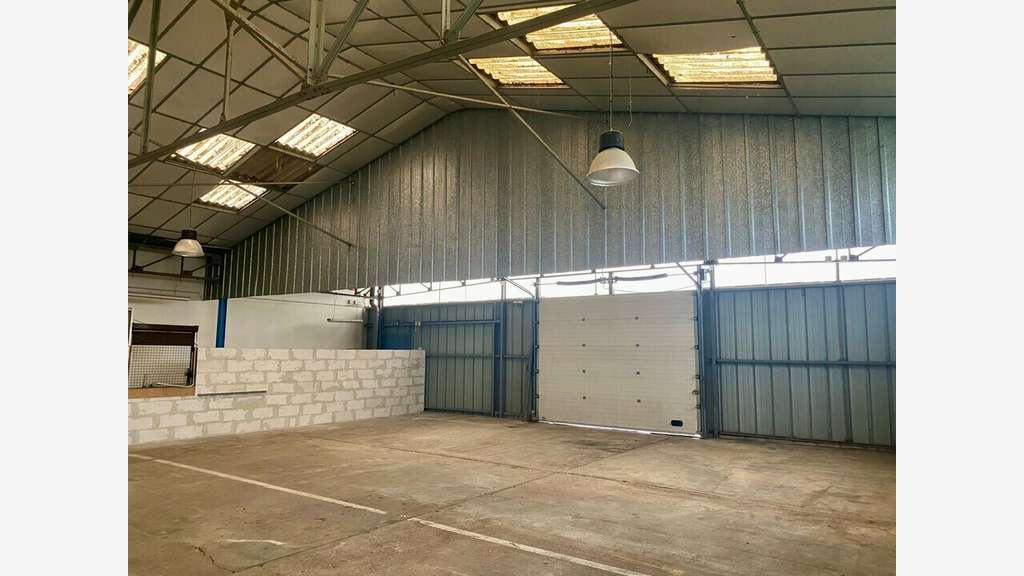 A louer local d'activité 450m² à Quimper RN165
