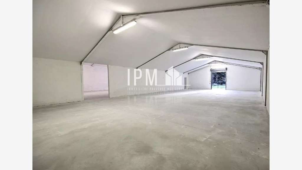 A louer local d'activité 500m² à Roquevaire