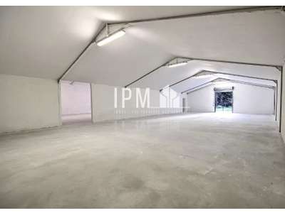 Location Locaux d'activités - Entrepôts à Roquevaire