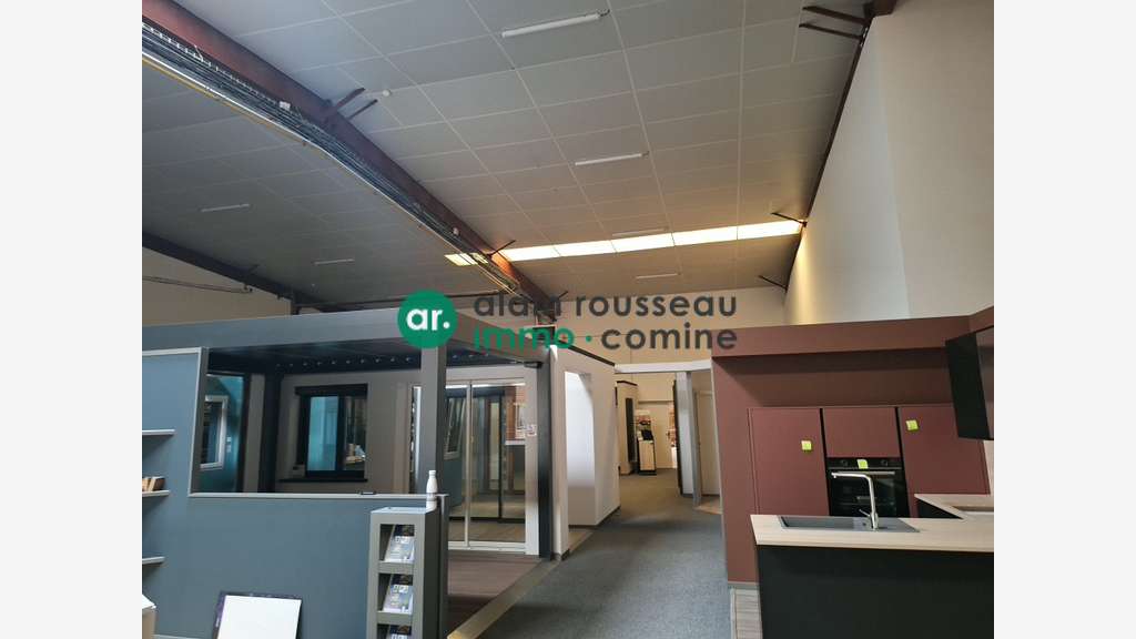 AV local 1500m² visibilité d'exception Angers Est