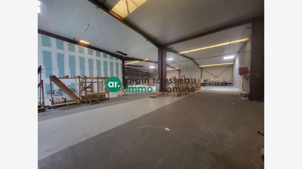 AV local 1500m² visibilité d'exception Angers Est