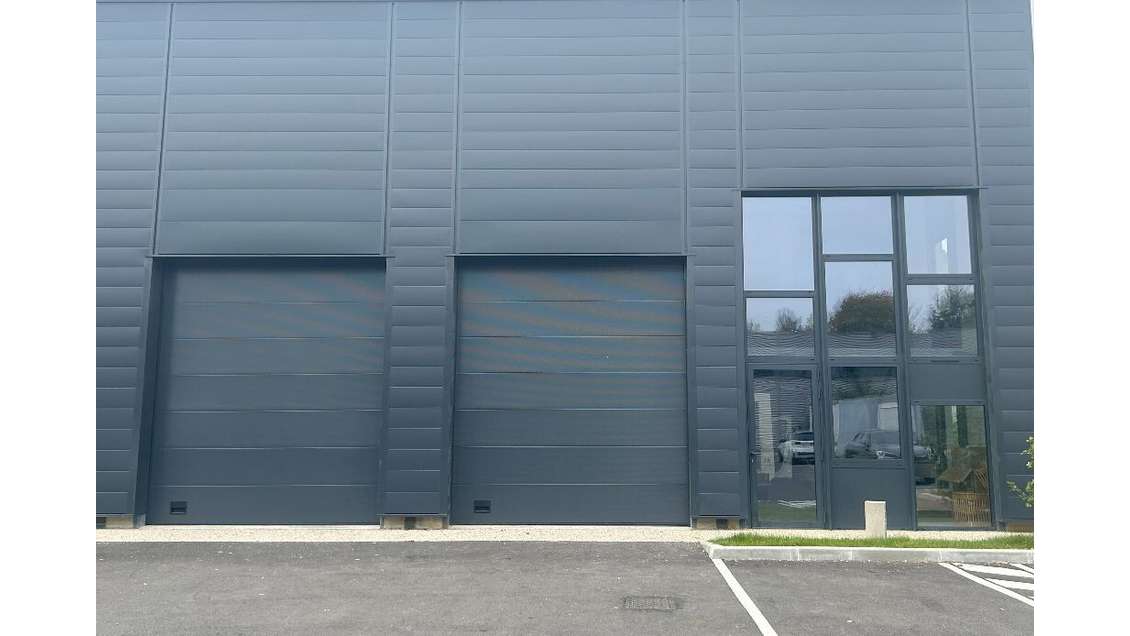 A louer local 457m² disponible immédiatement