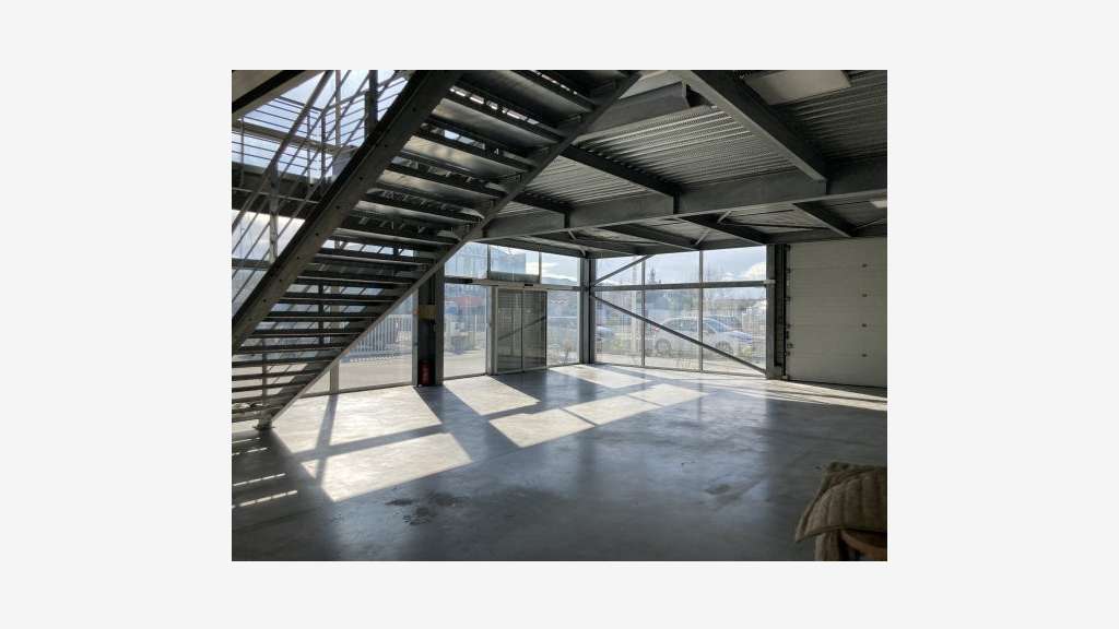 À louer local d’activité 280m² Saint-Cyprien Port